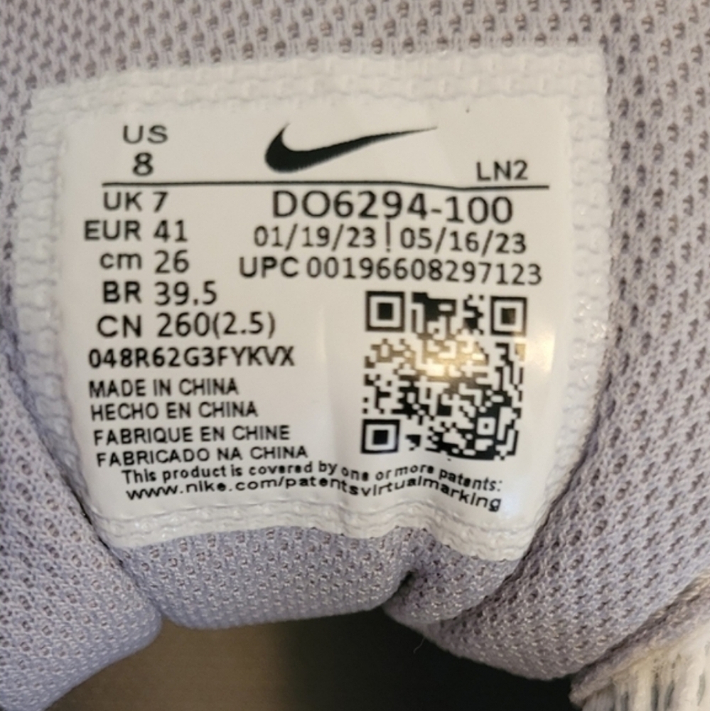 Nike White and Gray Sneakers - Picture 9 of 9